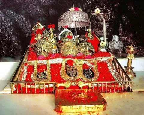 Vaishnodevi with kashmir tour package.